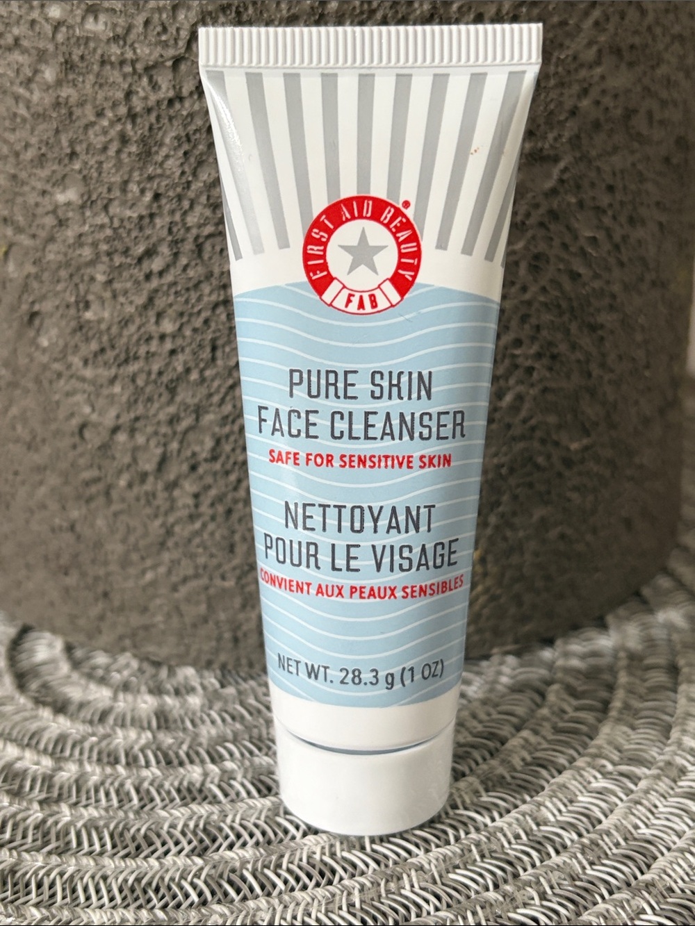 ❤️$3 NWT First Aid Beauty Pure Skin Face Cleanser 1oz